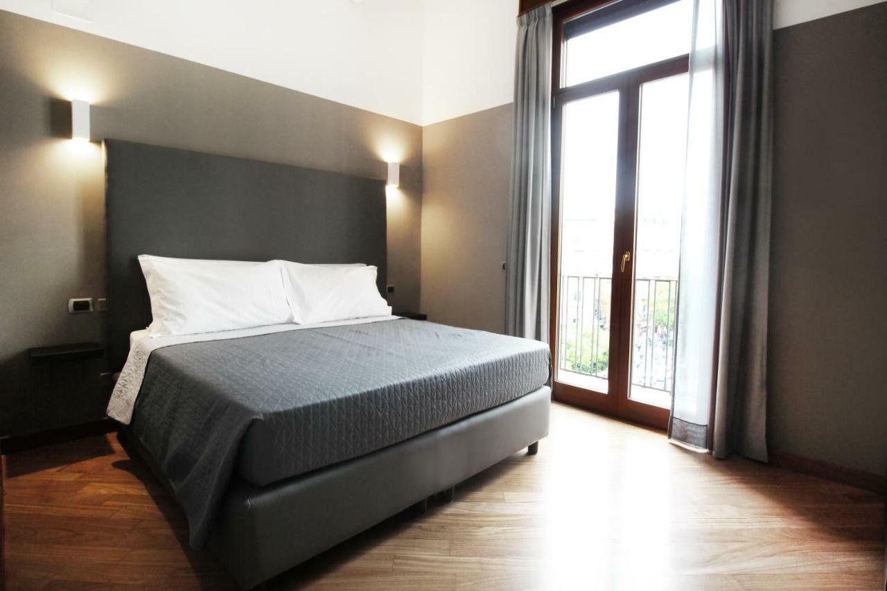 Piazza Carita Hotell Neapel Exteriör bild